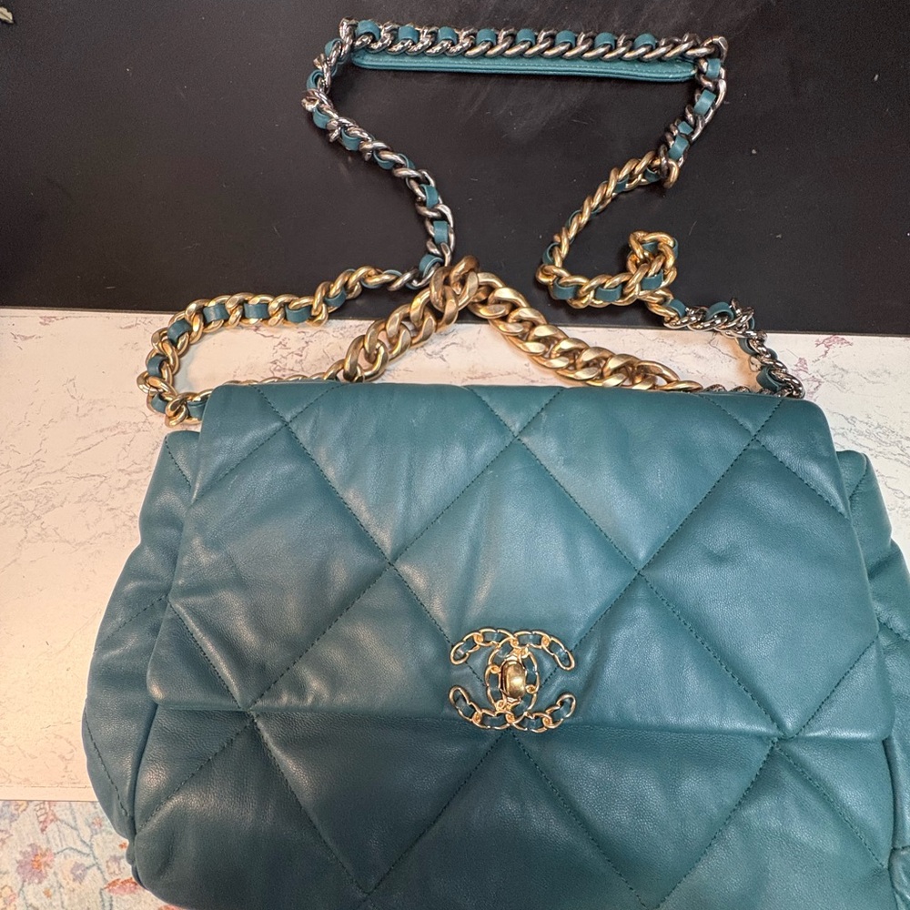 Chanel 19 Lambskin Quilted Shoulder Flap in Green